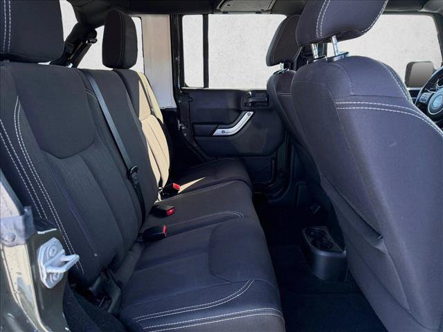 Used 2015 Jeep Wrangler Unlimited Rubicon w/ Connectivity Group AWD/4WD image 13