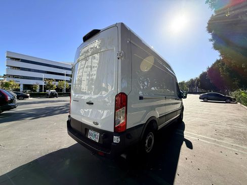 Used 2024 Ford Transit 250 148 High Roof RWD image 4