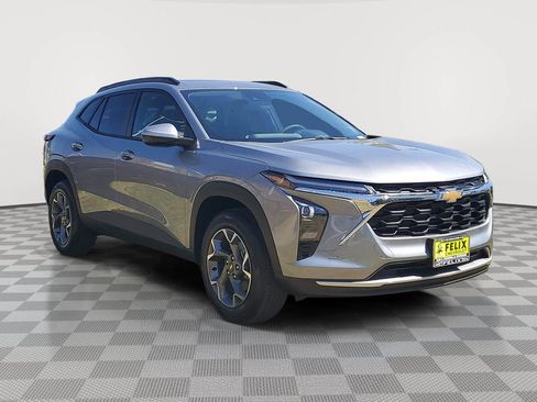 New 2026 Chevrolet Trax LT w/ Sunroof Package FWD image 2