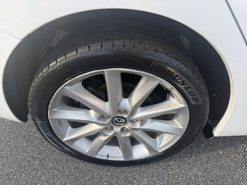 Used 2017 MAZDA MAZDA3 Touring FWD image 11