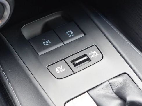 Used 2023 Toyota Venza Nightshade AWD/4WD image 31