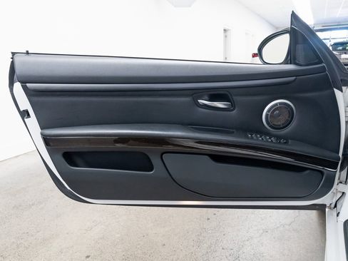 Used 2011 BMW M3 Convertible image 9