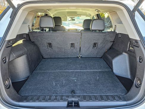 Certified 2024 GMC Terrain SLT image 32