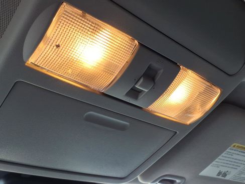 Used 2024 Nissan Frontier SV w/ SV Convenience Package image 13