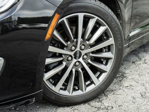 Used 2020 Lincoln MKZ image 4