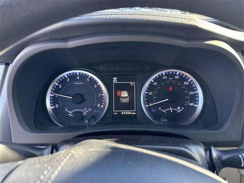 Used 2019 Toyota Highlander LE image 16