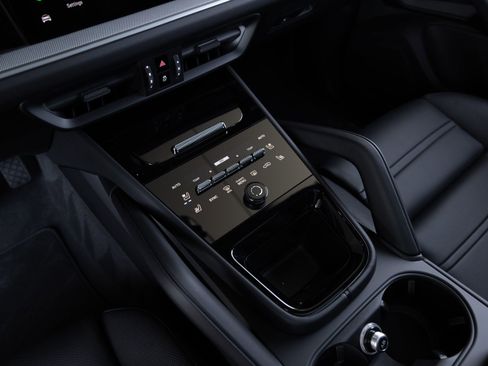 Certified 2025 Porsche Cayenne E-Hybrid AWD/4WD image 28