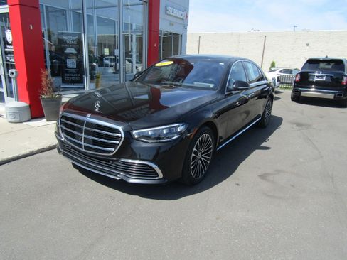 Used 2024 Mercedes-Benz S 580 4MATIC Sedan image 2