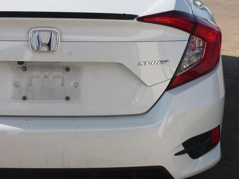 Used 2019 Honda Civic Sport image 4