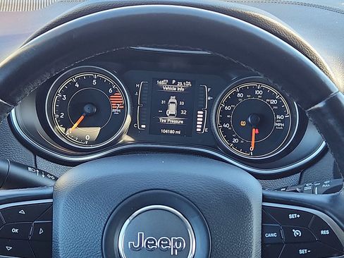 Used 2019 Jeep Cherokee Latitude Plus w/ Cold Weather Group image 14