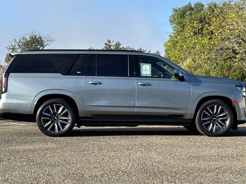 Used 2023 Cadillac Escalade ESV Sport Platinum image 3