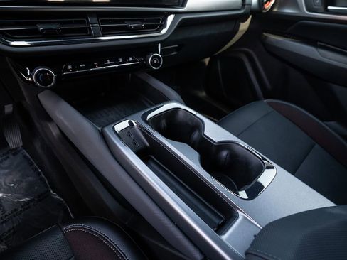 Used 2024 Chevrolet Equinox EV RS image 23