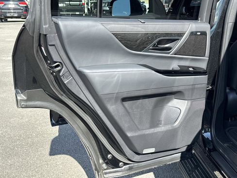 Used 2024 Lexus LX 600 4WD w/ Luxury Package image 14