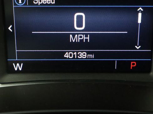 Used 2024 GMC Terrain SLE image 28