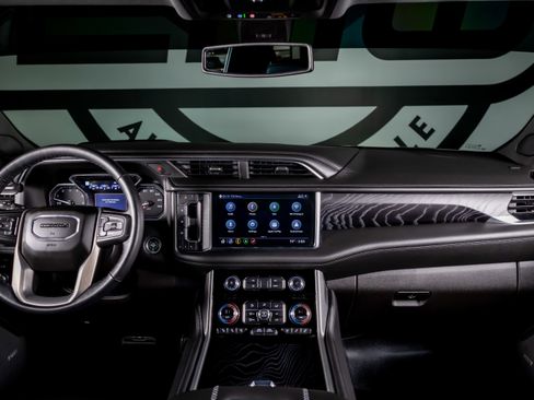 Used 2021 GMC Yukon XL Denali image 2