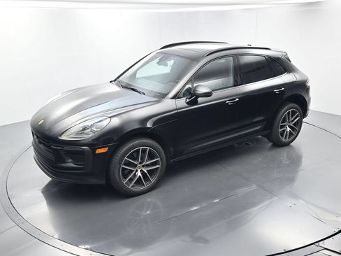 Certified 2026 Porsche Macan AWD/4WD image 32