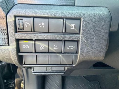 Used 2025 Toyota 4Runner Limited AWD/4WD image 9