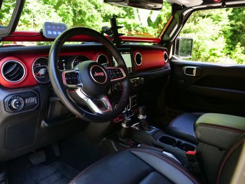 Used 2020 Jeep Gladiator Rubicon AWD/4WD image 2
