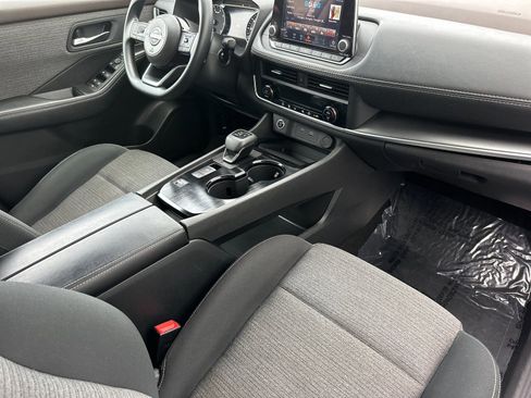Used 2023 Nissan Rogue SV image 15