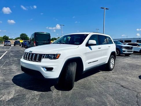 Used 2022 Jeep Grand Cherokee Laredo E AWD/4WD image 3
