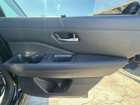 Used 2024 Nissan Pathfinder Platinum w/ Cargo Package image 32