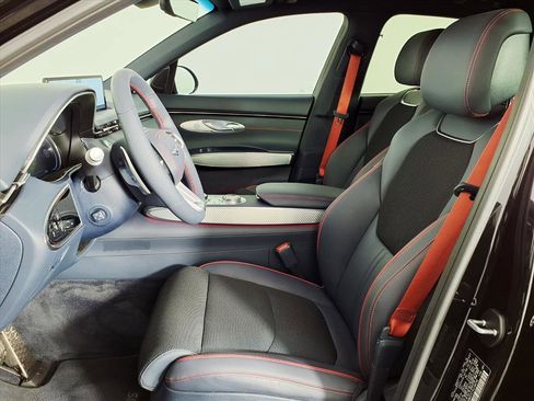 Certified 2025 Genesis GV70 3.5T Sport image 17