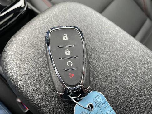 Used 2025 Chevrolet Trax RS w/ Sunroof Package image 24