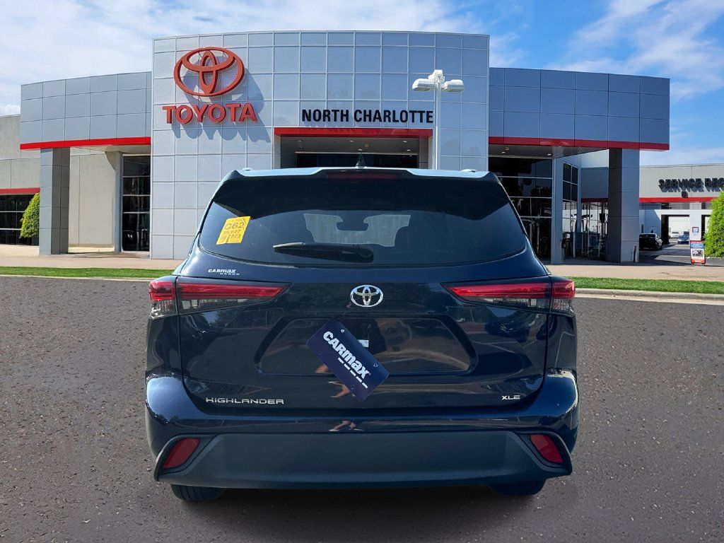 Used 2023 Toyota Highlander XLE FWD image 7
