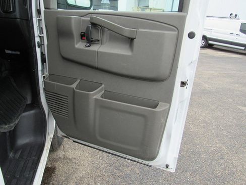 Used 2018 Chevrolet Express 2500 w/ Driver Convenience Package RWD image 12