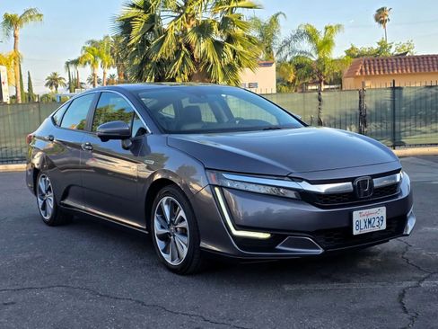 Used 2019 Honda Clarity Plug-In Hybrid image 2