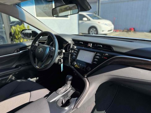 Used 2018 Toyota Camry LE image 15