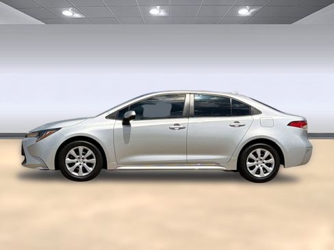Used 2021 Toyota Corolla LE FWD image 2