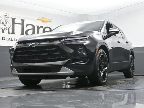 Used 2025 Chevrolet Blazer LT w/ Sound & Technology Package FWD image 4
