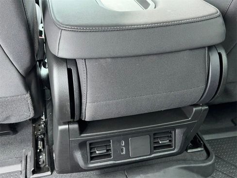 Used 2025 Chevrolet Silverado 1500 Custom image 39