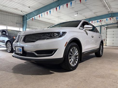 Used 2017 Lincoln MKX Select w/ Select Plus Package image 3