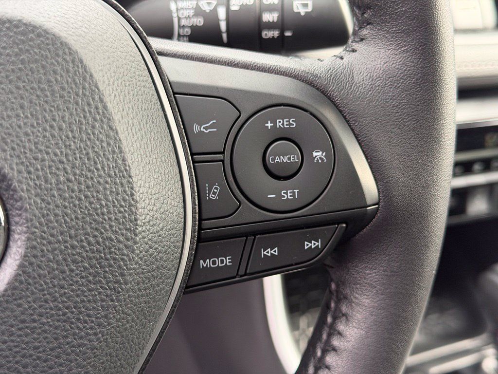 Used 2022 Toyota RAV4 XLE w/ Convenience Package AWD/4WD image 25