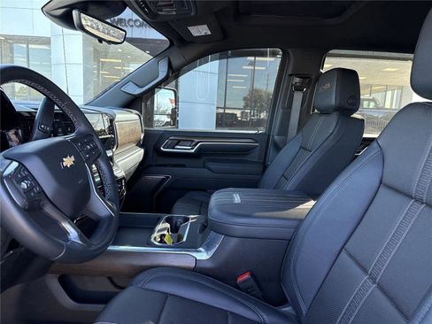 Used 2025 Chevrolet Silverado 2500 High Country w/ High Country Premium Package image 5