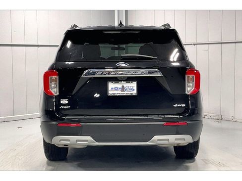 Used 2023 Ford Explorer XLT w/ Equipment Group 202A image 6