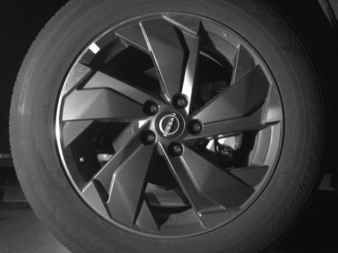 Used 2025 Nissan Rogue SV image 13