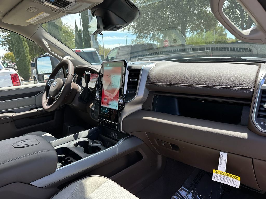 New 2026 RAM 2500 Laramie AWD/4WD image 13