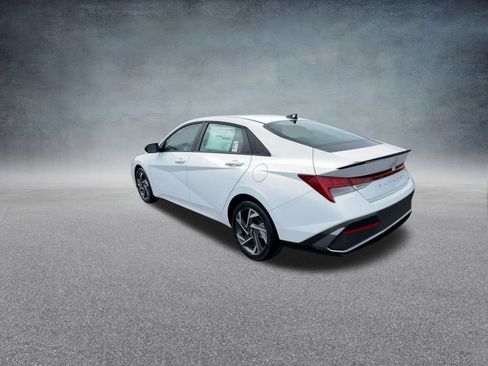 New 2025 Hyundai Elantra SEL image 16