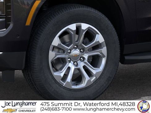 New 2026 Chevrolet Suburban LT image 9
