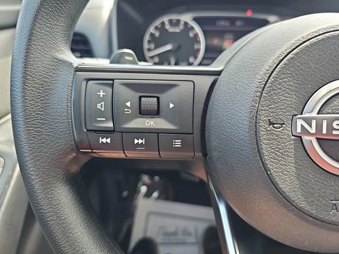 Used 2024 Nissan Rogue S FWD image 17