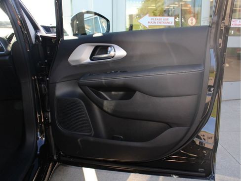 New 2026 Chrysler Pacifica Limited w/ S Appearance Package image 30