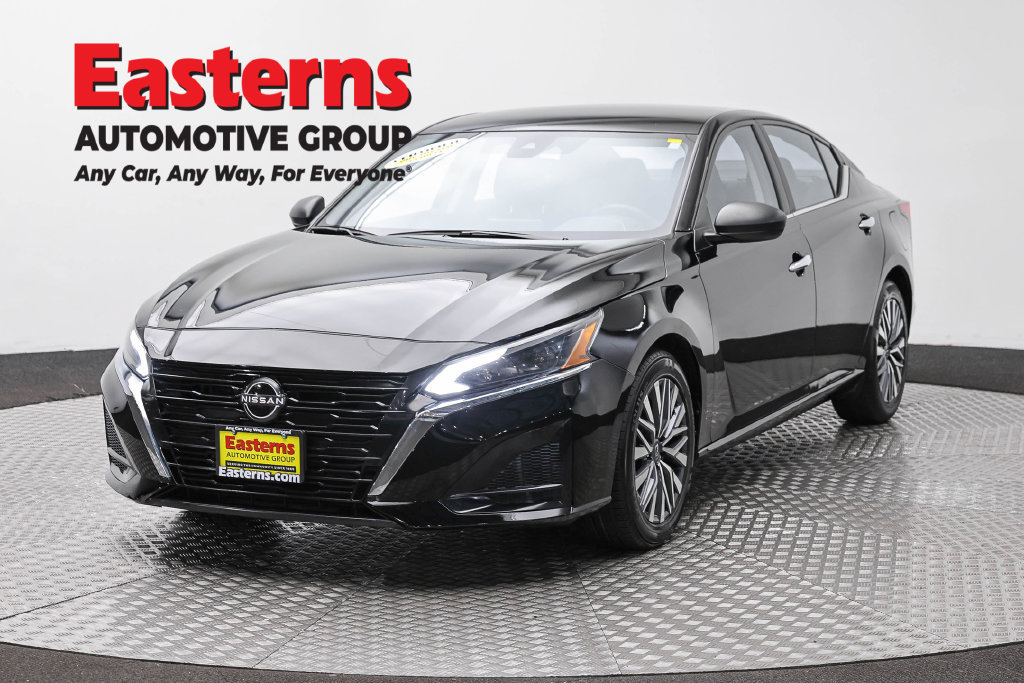 Used 2024 Nissan Altima 2.5 SV FWD image 1