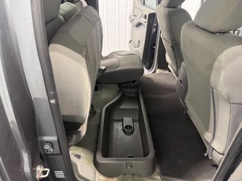 Used 2018 Nissan Frontier SV image 24