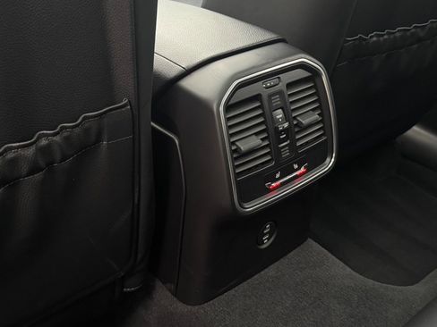 Used 2024 Porsche Macan image 47