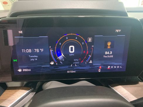 Used 2025 Chevrolet Suburban High Country RWD image 19