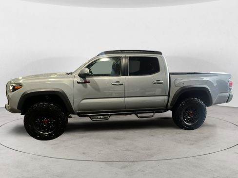 Used 2017 Toyota Tacoma TRD Pro AWD/4WD image 3