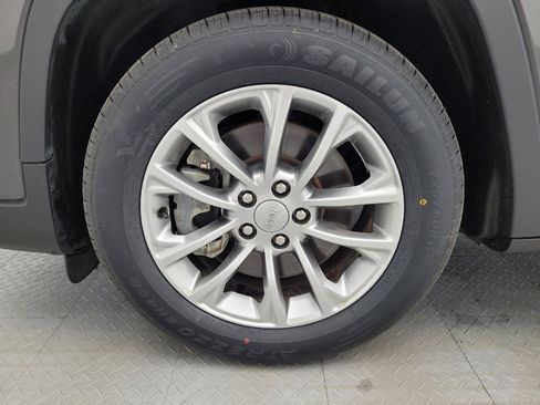 Used 2022 Jeep Cherokee Latitude Lux FWD image 31